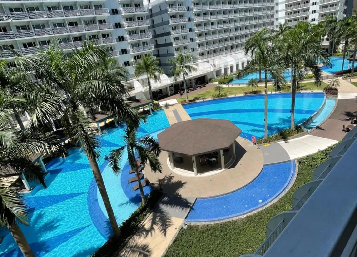 Icy Condotel In Shell Residences Manila