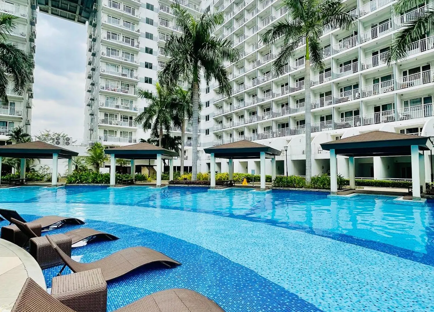 Icy Condotel In Shell Residences Manila Philippines